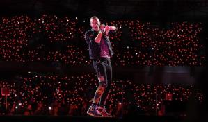 Coldplay dedica a Tina Turner su impresionante concierto de Barcelona e invita a Gipsy Kings