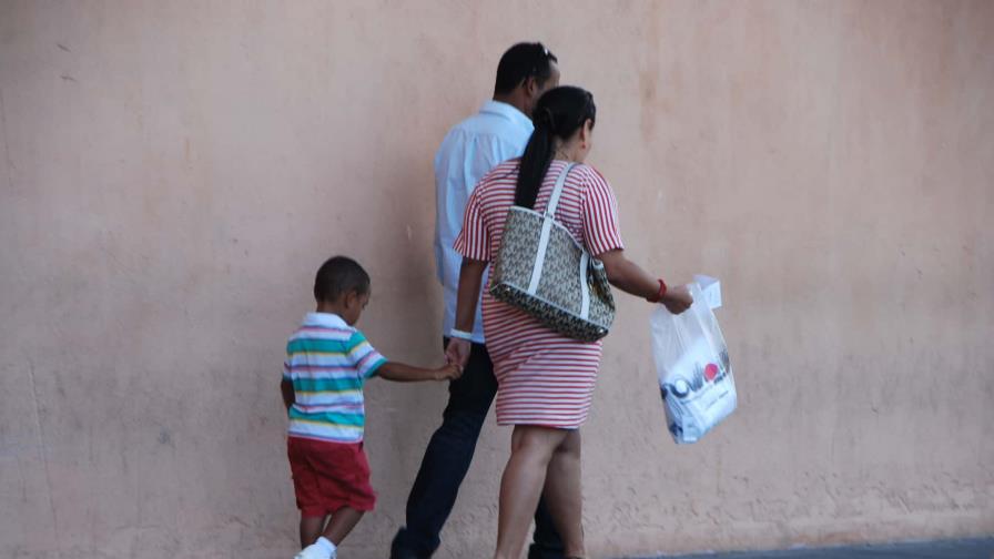 Buscan que se fijen 15 días laborables de licencia por paternidad en el Código de Trabajo