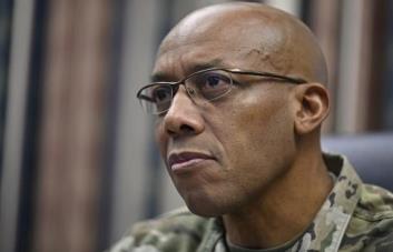 Biden nominará a general de la Fuerza Aérea como el jefe del Estado Mayor de EE.UU.