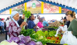 Inespre da inicio a su feria agropecuaria por el Día de las Madres en la Ciudad Ganadera