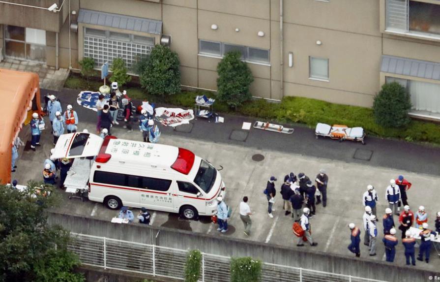Hombre mata a una mujer e hirió a tres personas en Japón