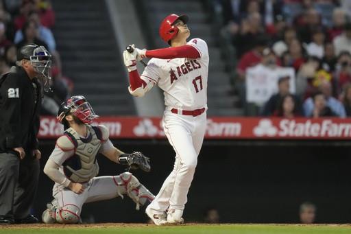 Angelinos vencen 7-3 a Medias Rojas y completan la barrida