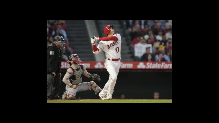 Angelinos vencen 7-3 a Medias Rojas y completan la barrida