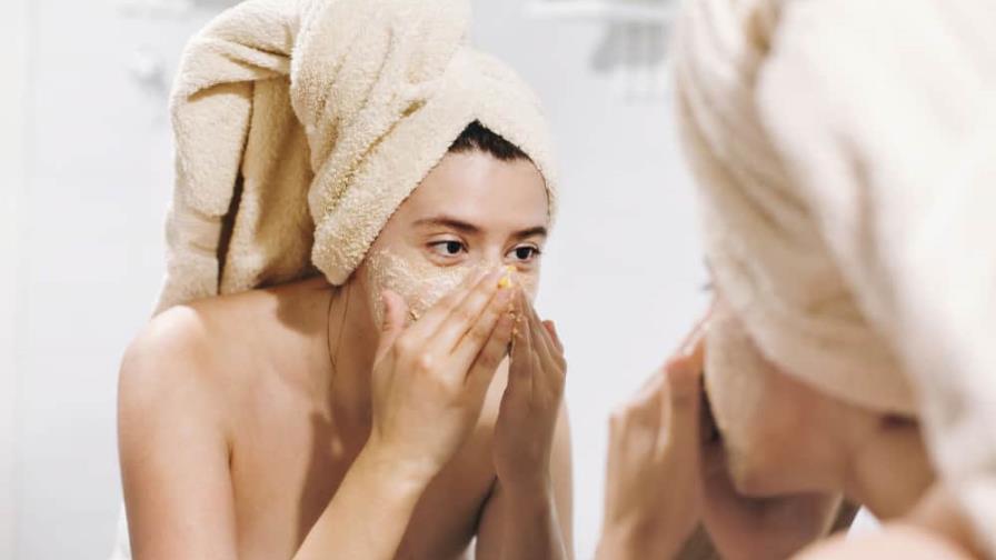 Cómo hacer una exfoliación corporal en casa para una piel suave