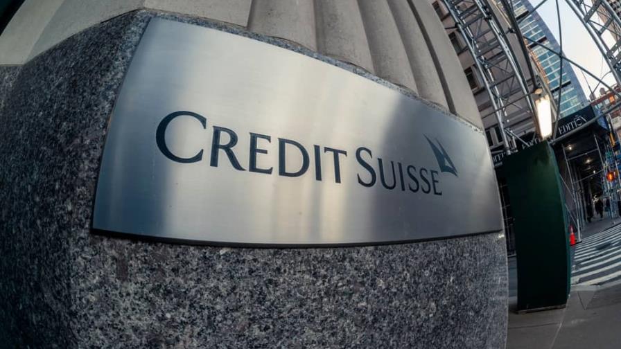 Todo a punto para el adiós del histórico banco Credit Suisse, que será absorbido por UBS