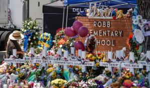 Uvalde cierra su aniversario con la demanda unánime de que cambien las leyes de armas