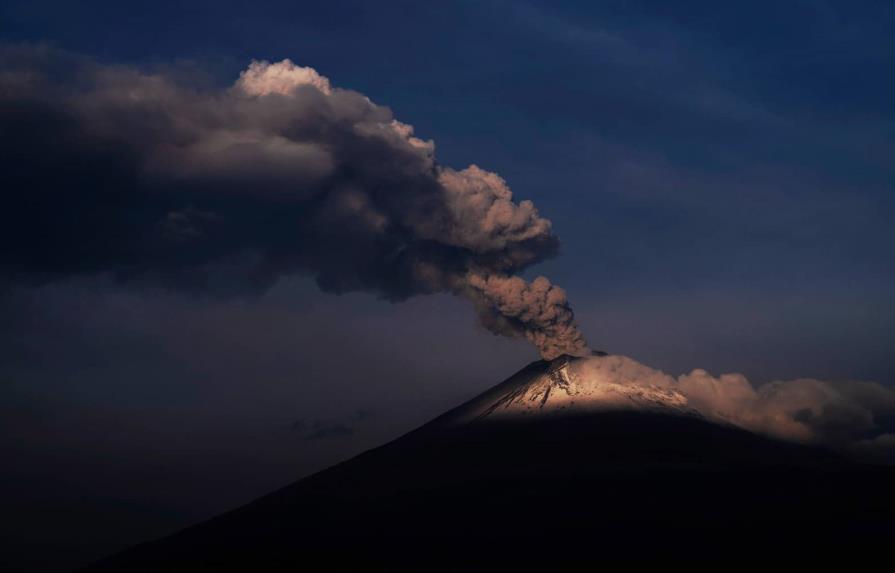 Popocatépetl, el volcán cerca de Ciudad de México que ruge y echa cenizas