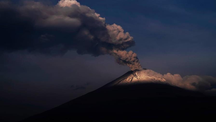 Popocatépetl, el volcán cerca de Ciudad de México que ruge y echa cenizas