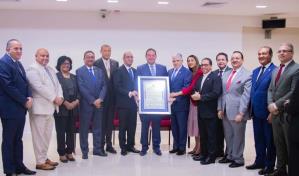 El Senado reconoce a la UCE por sus más de 50 años de trayectoria