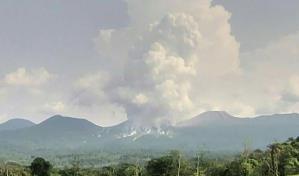 Potente erupción en el volcán Rincón de la Vieja en Costa Rica