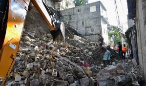 Recuperan cuerpo de hombre que quedó sepultado en derrumbe de casa en Guachupita