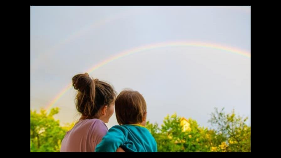 Madres arcoíris: amor dividido entre el cielo y la tierra