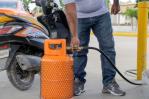 El gobierno dispone rebajas en los precios de dos combustibles El gobierno dispone rebajas en los precios de dos combustibles