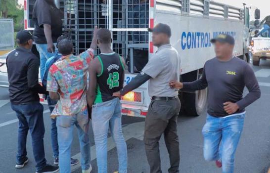Migración informa repatrió en una semana siete mil indocumentados, la mayoría haitianos