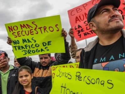 Cientos de migrantes piden no se elimina el CBP-One