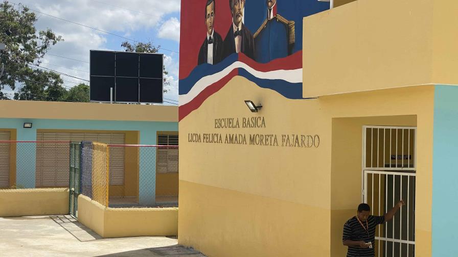 Gobierno inaugura escuela primaria Felicia Moreta Fajardo en el sector Los Guaricanos