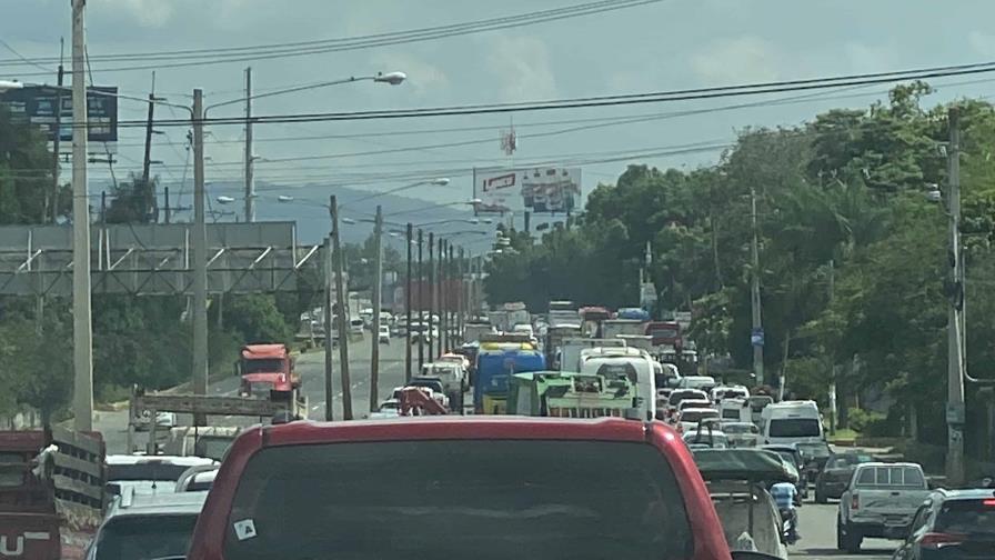 Caos en calles del Distrito Nacional en víspera del Día de las Madres Caos en calles del Distrito Nacional en víspera del Día de las Madres