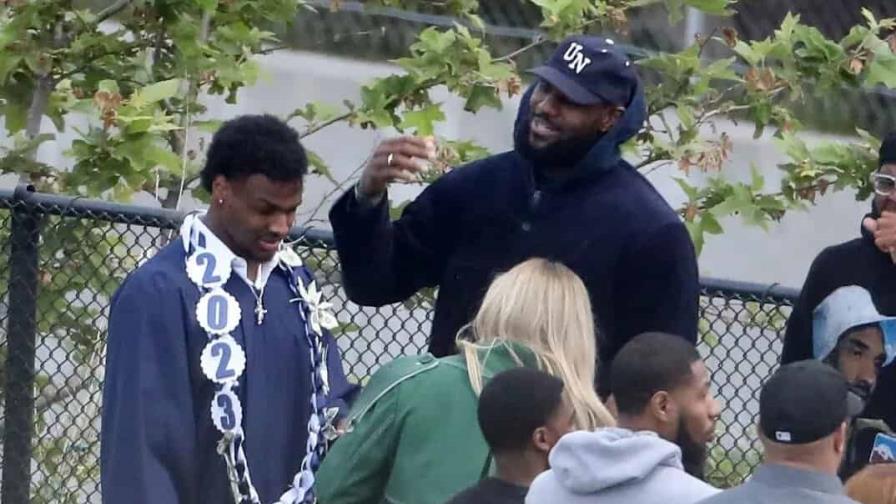 Video|LeBron asiste a la graduación de secundaria de su hijo Bronny