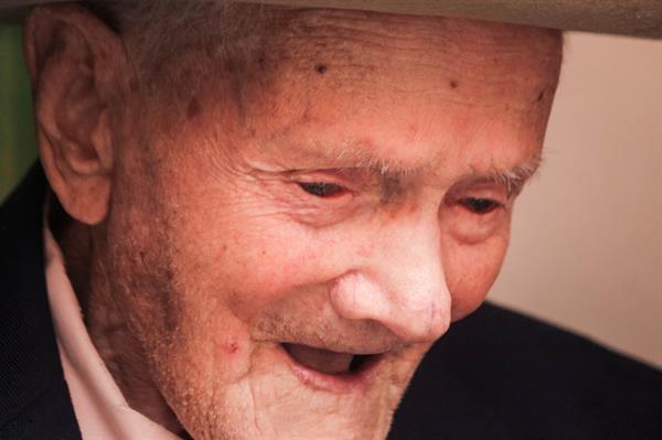 El hombre más viejo del mundo celebra sus 114 años de edad en su estado natal de Venezuela