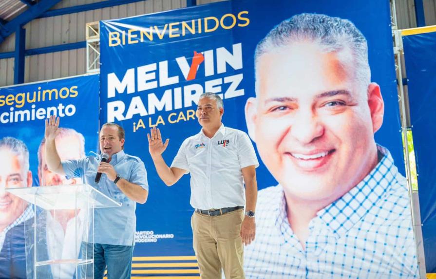 PRM juramenta al exalcalde de Sánchez, Melvin Ramírez