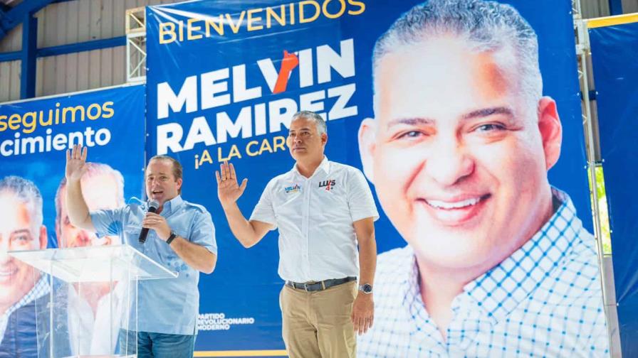 PRM juramenta al exalcalde de Sánchez, Melvin Ramírez