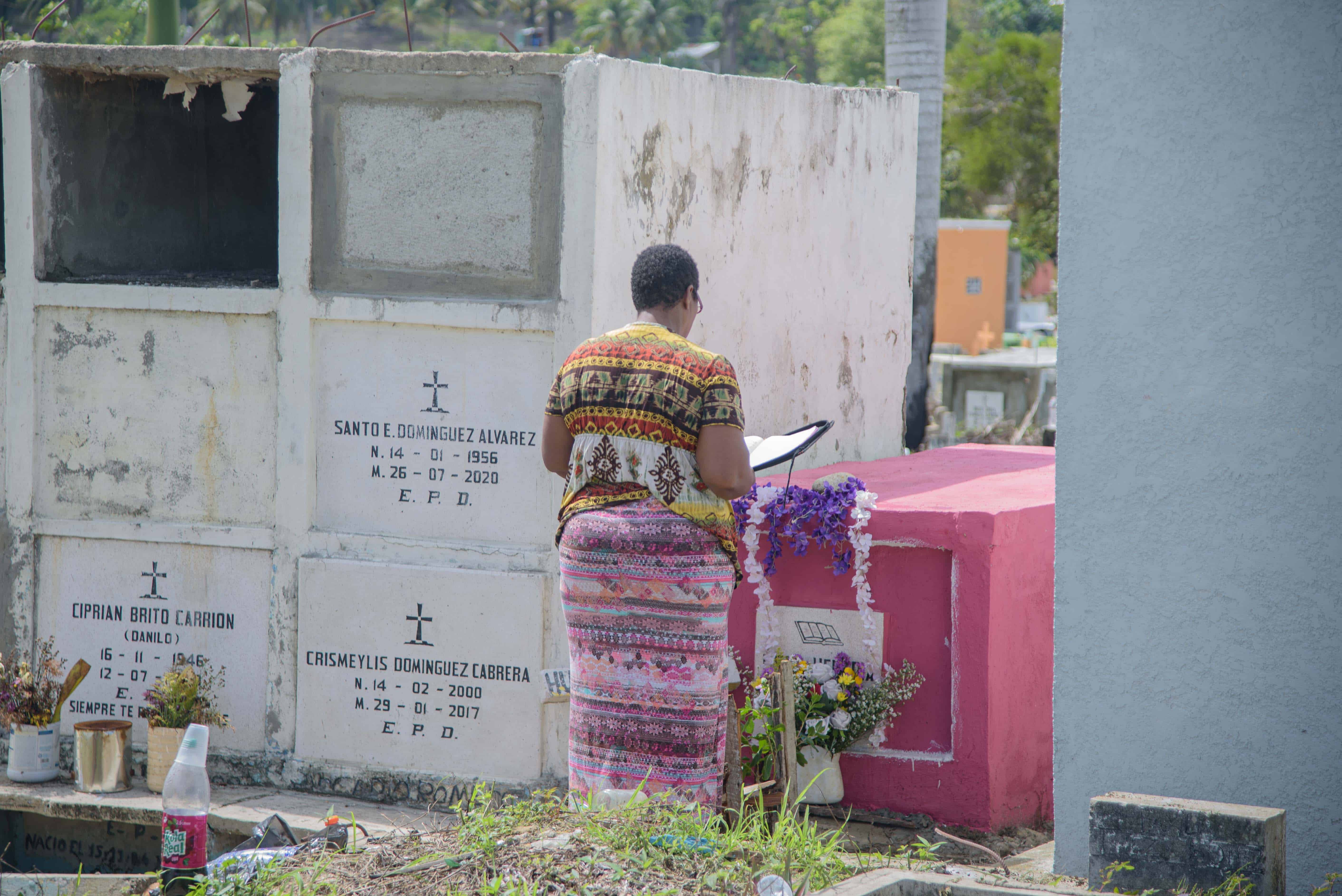 Algunos hicieron oraciones por sus madres fallecidas