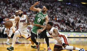 White encesta en la agonía; Celtics vencen al Heat y están al borde de remontada histórica