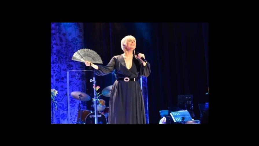 Pasión Vega: derroche de histrionismo, amor y poesía en el Teatro Cibao Pasión Vega: derroche de histrionismo, amor y poesía en el Teatro Cibao