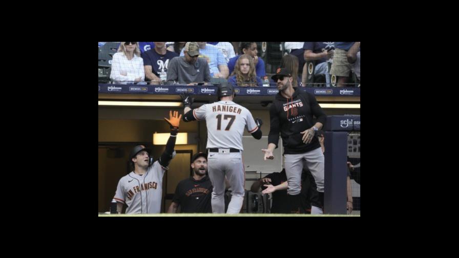 Haniger y Webb conducen a Gigantes a victoria sobre Cerveceros