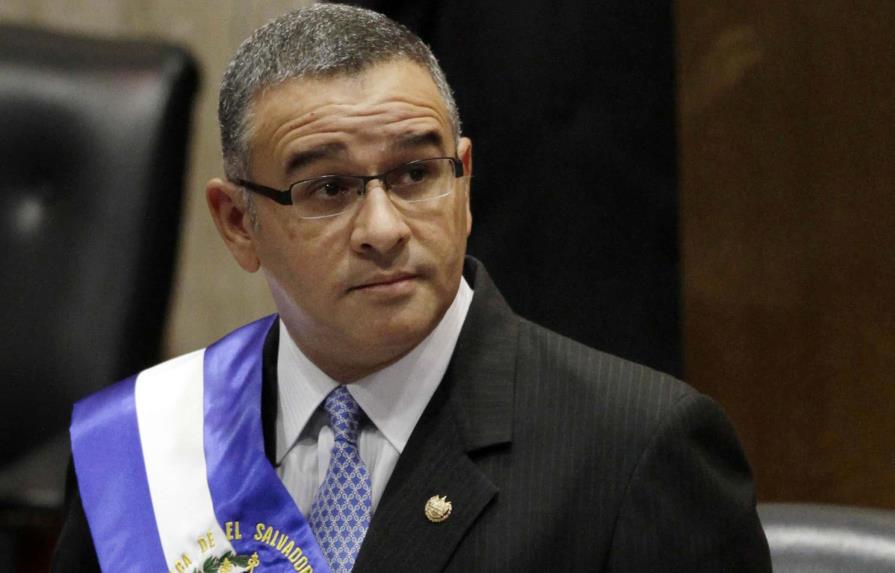 Condenan a 14 años a expresidente de El Salvador Mauricio Funes por negociar con pandillas