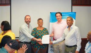 Central Romana entrega 14 casas a trabajadores