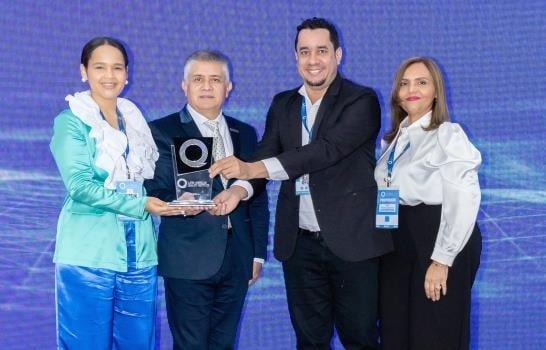 Endoscopista dominicana recibe un galardón internacional