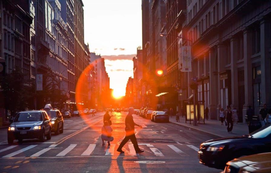 El Manhattanhenge regala a Nueva York su mejor puesta de sol del año