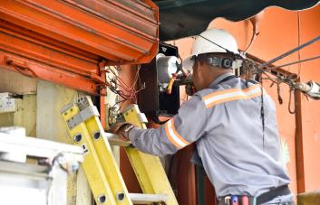 Mafias en servicio eléctrico:  “Cuando los soborna un cliente... el cable aparece”