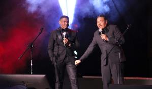 Raymond y Miguel abarrotan de público, humor y música el teatro La Fiesta