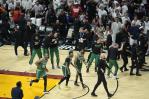 ¿Completarán los Celtics la hazaña de la Banda de idiotas de los Medias Rojas de 2004? ¿Completarán los Celtics la hazaña de la Banda de idiotas de los Medias Rojas de 2004?