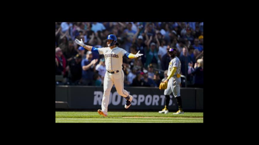 Julio Rodríguez jonronea en triunfo de Marineros en 10 entradas