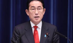 El primer ministro japonés destituye a su hijo como secretario por "comportamiento inapropiado"