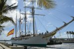 El buque escuela español Juan Sebastián Elcano arriba al puerto de Pensacola en Florida