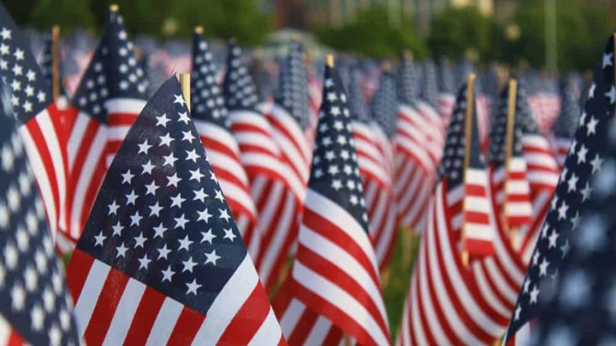 Biden conmemora el Día de los Caídos casi dos años después de terminar la guerra más larga de Estados Unidos