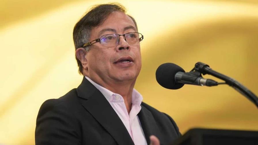 Petro pide a funcionarios señalados de corrupción dejar sus cargos en el Gobierno
