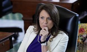 Senadora de Texas es figura clave en el juicio a su esposo, el fiscal general Ken Paxton