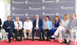 Presidente Luis Abinader encabezó acto de reconocimiento a Rafael Solano, Fernando Casado y Niní Cáffaro en el Bulevar de las Estrellas