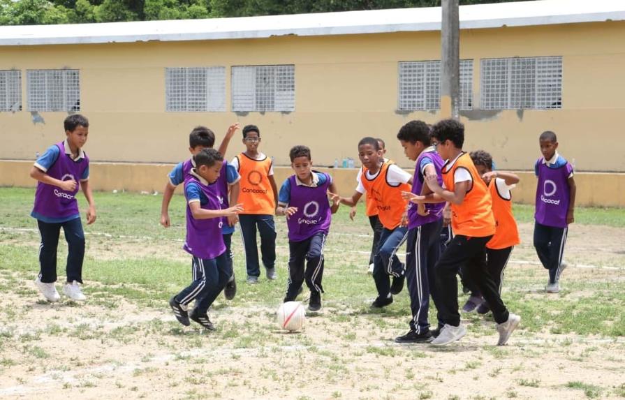 Inefi y Concacaf desarrollarán el fútbol en las escuelas