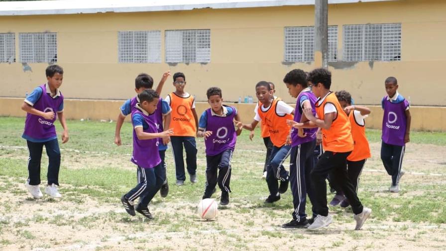 Inefi y Concacaf desarrollarán el fútbol en las escuelas