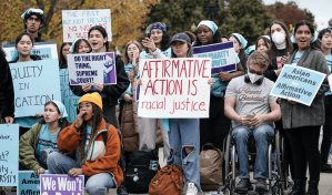 La mayoría de estadounidenses cree que la raza debería influir poco en el acceso a universidades