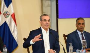 Abinader: Llegó el momento de que dejemos la política en el sector educativo a un lado