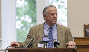 Gobernador republicano de Nevada aprueba protecciones al aborto