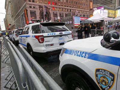Agente de NY critica tarjetas para evitar multas a policías