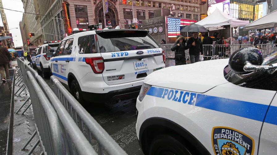 Adolescente estrella un carro robado contra una casa y provoca una fuerte explosión en NY